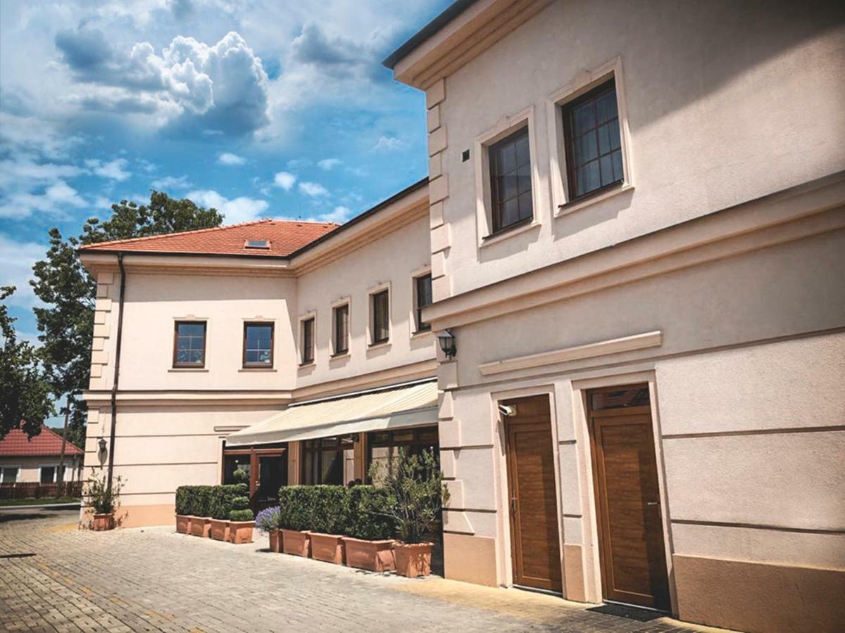 Restaurant Pansion Wien Cierny Brod Exteriér fotografie